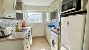 Refrigerador, microondas, horno, placa de cocina