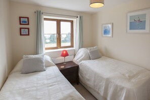 4 bedrooms, WiFi - Genesta -  countryside views with parking, 5 minute drive to Rock (St Minver)
