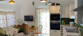 Newly Refurbished, old Bull Pen cottage near Lewes East Sussex