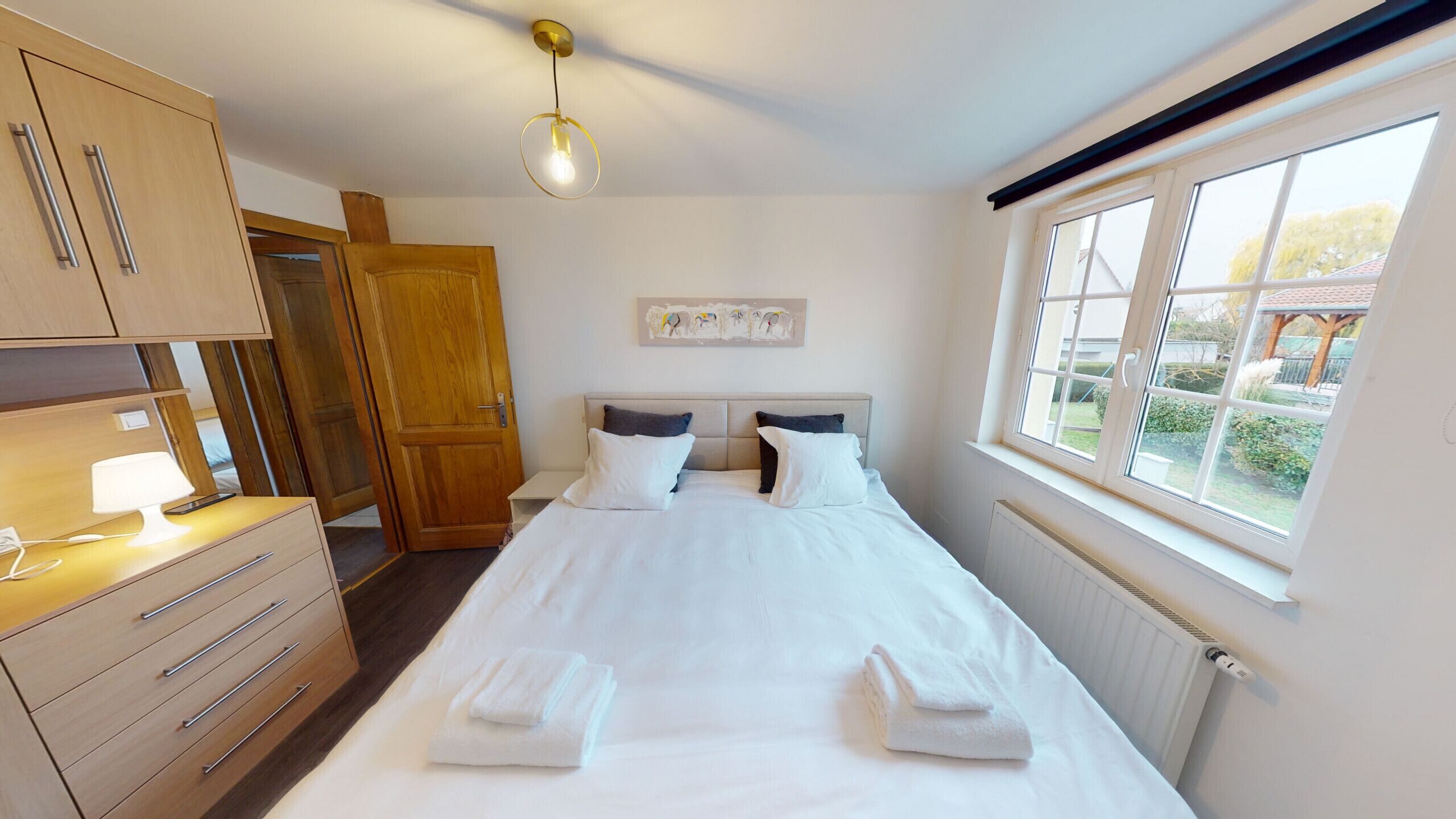 3 chambres, fer et planche à repasser, Wi-Fi gratuit, draps fournis