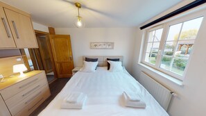 3 chambres, fer et planche à repasser, Wi-Fi gratuit, draps fournis