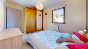 1 soverom, strykejern/-brett, wi-fi (inkludert) og sengetøy