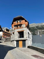 Fachada de la propiedad