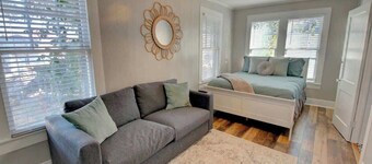 Heart of Galveston: Stylish Guest House Near Attractions