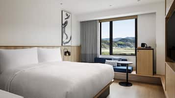 Standard Room, 1 King Bed | In-room safe, blackout drapes, free WiFi, bed sheets