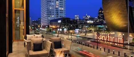 3 restaurants, breakfast, lunch, dinner served; American cuisine