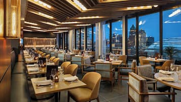 3 restaurants, breakfast, lunch, dinner served; American cuisine