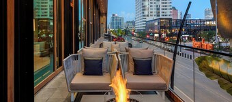 The Trade, Autograph Collection