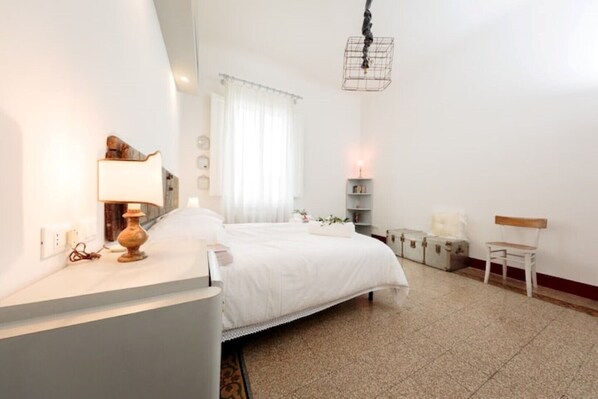 3 Schlafzimmer, Schreibtisch, Bügeleisen/Bügelbrett, Reisekinderbett