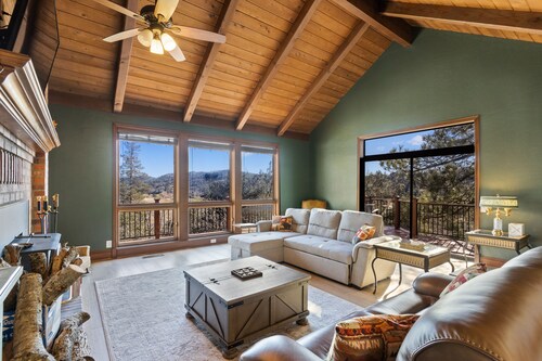 Beautiful Mountain Home located on 1 acre in the Historical Town of Julian, Ca
