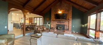 Beautiful Mountain Home located on 1 acre in the Historical Town of Julian, Ca