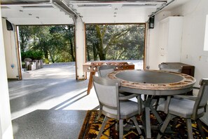 Dining - Beautiful Mountain Home located on 1 acre in the Historical Town of Julian, Ca (Julian)
