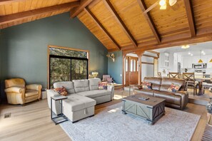 Video games, foosball - Beautiful Mountain Home located on 1 acre in the Historical Town of Julian, Ca (Julian)