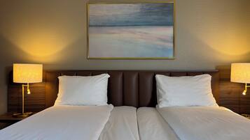 Chambre Supérieure avec lits jumeaux, vue ville | Bureau, fer et planche à repasser, Wi-Fi gratuit, draps fournis