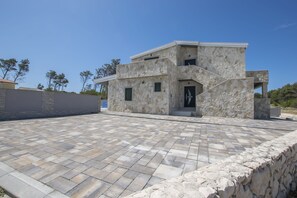 Front of property - Villa Sana (Vir)