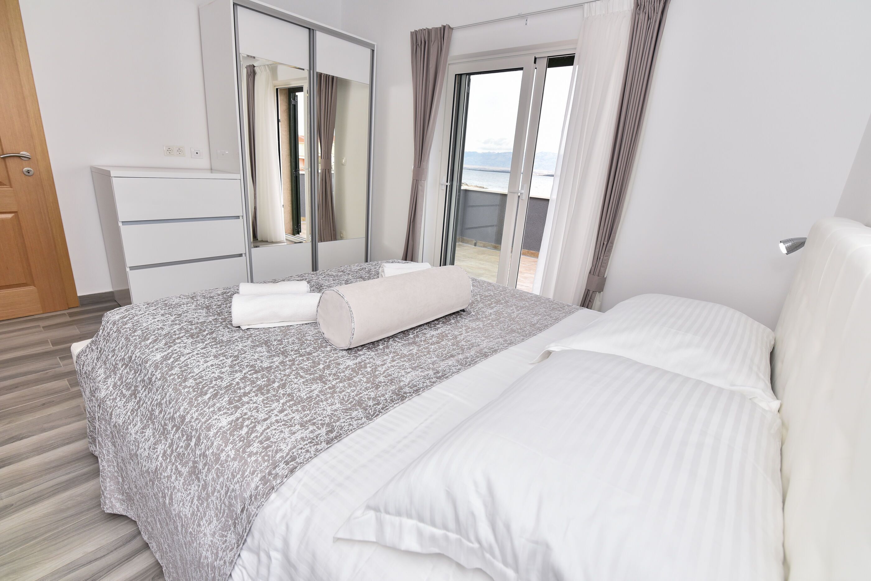 5 habitaciones y ropa de cama hipoalergénica 