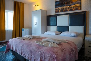 Decoración personalizada, muebles diferentes y escritorio