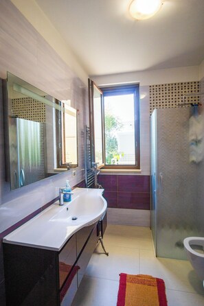 Combined shower/tub, hair dryer, bidet, towels - Wonderful relaxed (Bisceglie)