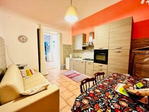Flat-screen TV - "La casa di Luna 2 city center Catania" + bike (Catania)