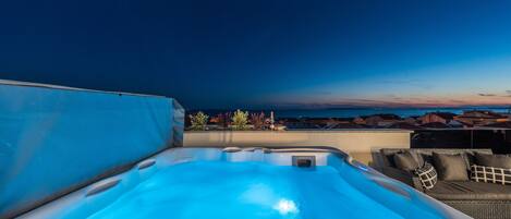 Exclusive-Apartment, 4 Schlafzimmer, Whirlpool, Meerblick | Terrasse/Patio