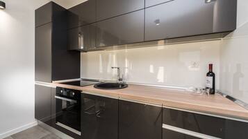 Exclusive Apartment, 4 Bedrooms, Hot Tub, Sea View | Private kitchen