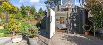 The Hen's Den, Moss Vale