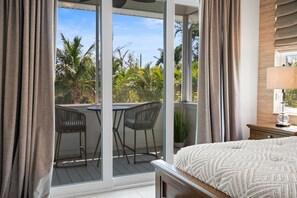 4 habitaciones, tabla de planchar con plancha y cuna de viaje 