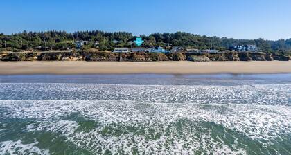 Ocean Front Duplex with Views! Dog Friendly! Free Wifi!