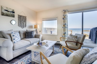 Ocean Front Duplex with Views! Dog Friendly! Free Wifi!