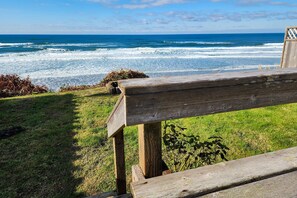 Property grounds - Ocean Front Duplex with Views! Dog Friendly! Free Wifi! (South Beach)