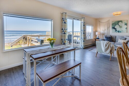 Ocean Front Duplex with Views! Dog Friendly! Free Wifi!