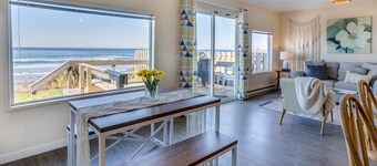 Ocean Front Duplex with Views! Dog Friendly! Free Wifi!