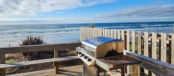Ocean Front Duplex with Views! Dog Friendly! Free Wifi!