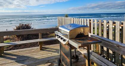 Ocean Front Duplex with Views! Dog Friendly! Free Wifi!