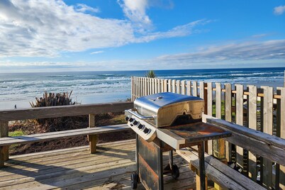 Ocean Front Duplex with Views! Dog Friendly! Free Wifi!