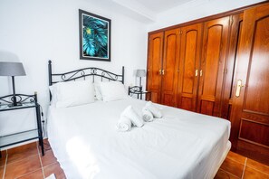 1 habitación, tabla de planchar con plancha, wifi gratis y ropa de cama 