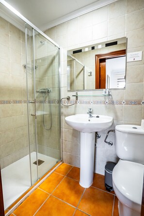 Bathtub, hair dryer, towels - Marbella Village | Patio View Terrace (Marbella)