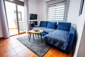 TV - Marbella Village | Patio View Terrace (Marbella)