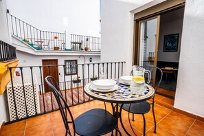 Outdoor dining - Marbella Village | Patio View Terrace (Marbella)