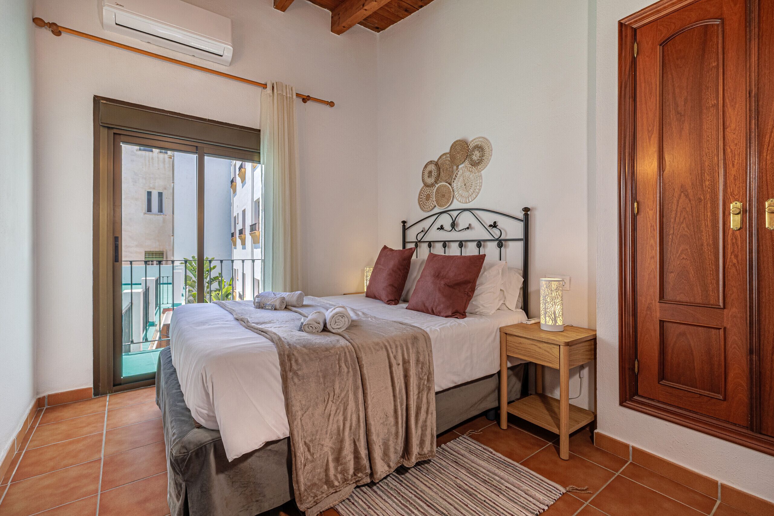 1 habitación, tabla de planchar con plancha, wifi gratis y ropa de cama 
