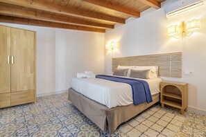 2 bedrooms, iron/ironing board, free WiFi, bed sheets - Marbella Village  | Penthouse La Concha view (Marbella)