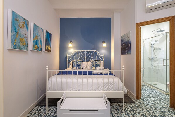 Iron/ironing board, free WiFi, bed sheets