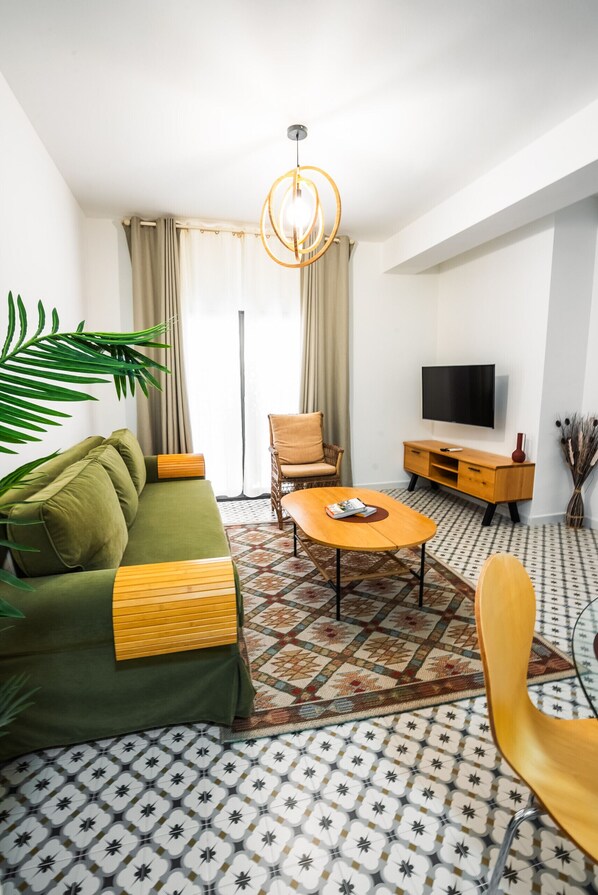 TV - Castillo de Marbella | Ground Floor Unit 8 min form beach (Marbella)