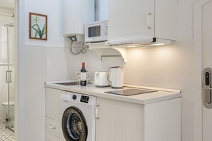 Fridge, microwave, coffee/tea maker, electric kettle
