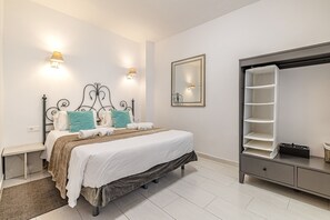 Iron/ironing board, free WiFi, bed sheets - Castillo de Marbella | Ground Floor Apartment with Patio (Marbella)