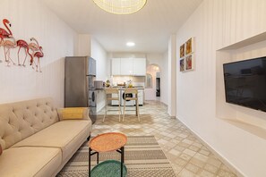 TV - Castillo de Marbella | Ground Floor Apartment with Patio (Marbella)