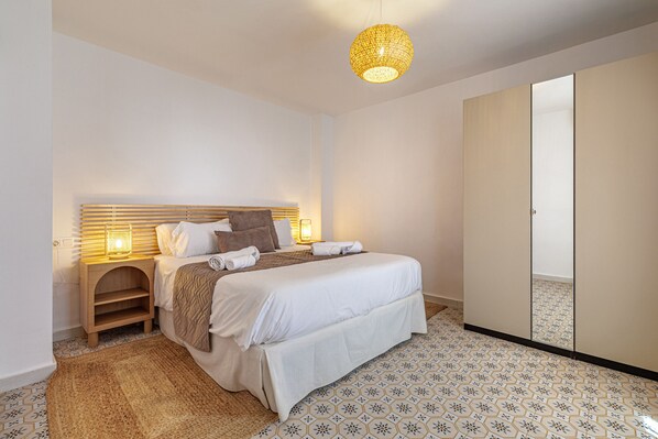 1 habitación, tabla de planchar con plancha, wifi gratis y ropa de cama 