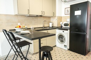 Fridge, microwave, coffee/tea maker, electric kettle