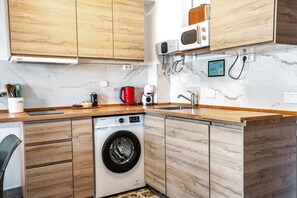 Fridge, microwave, coffee/tea maker, electric kettle