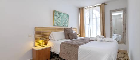 Iron/ironing board, free WiFi, bed sheets